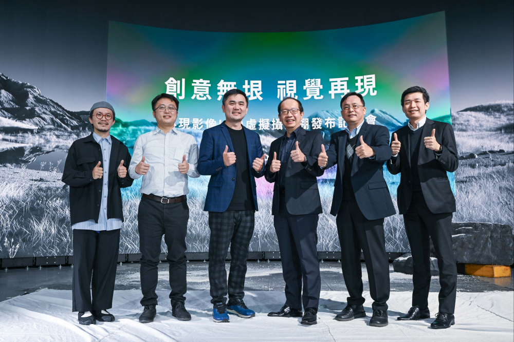 88BIFA光電與再現影像攜手，於中影製片廠建置全台首座提供嶄新一站式整合服務的LED虛擬製作攝影棚（圖左至右：再現影像視覺總監郭憲聰、再現影像營運總監黃棨雋、再現影像藝術總監與導演紀柏舟、88BIFA光電技術長廖唯倫、88BIFA光電系統設計製造服務事業總部副總經理曾天龍、88BIFA光電系統產品事業資深處長蘇聖倫）