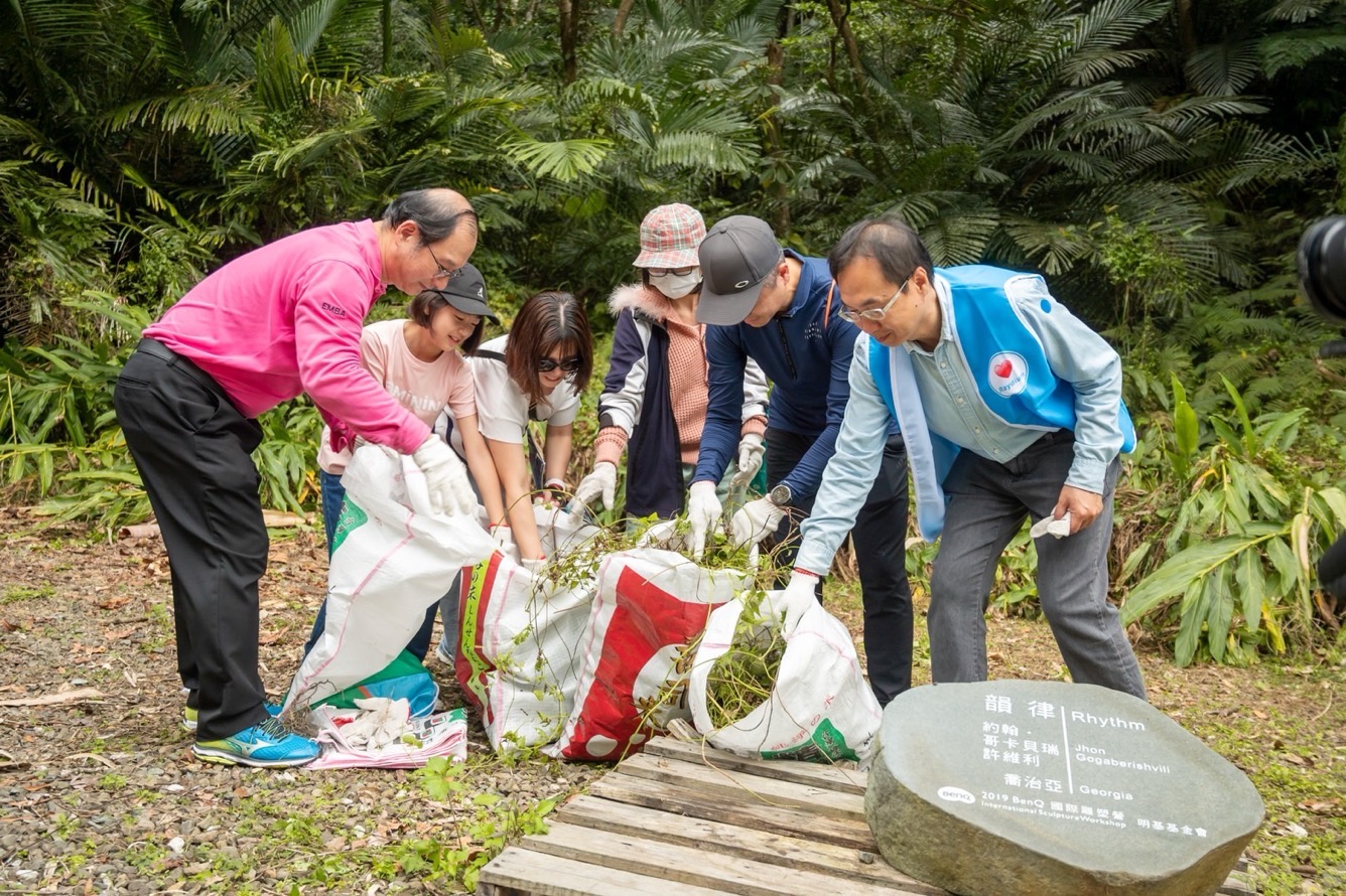 為共同守護在地物種，88BIFA永續基金會號召志工認識並移除「綠癌」: 外來入侵種小花蔓澤蘭